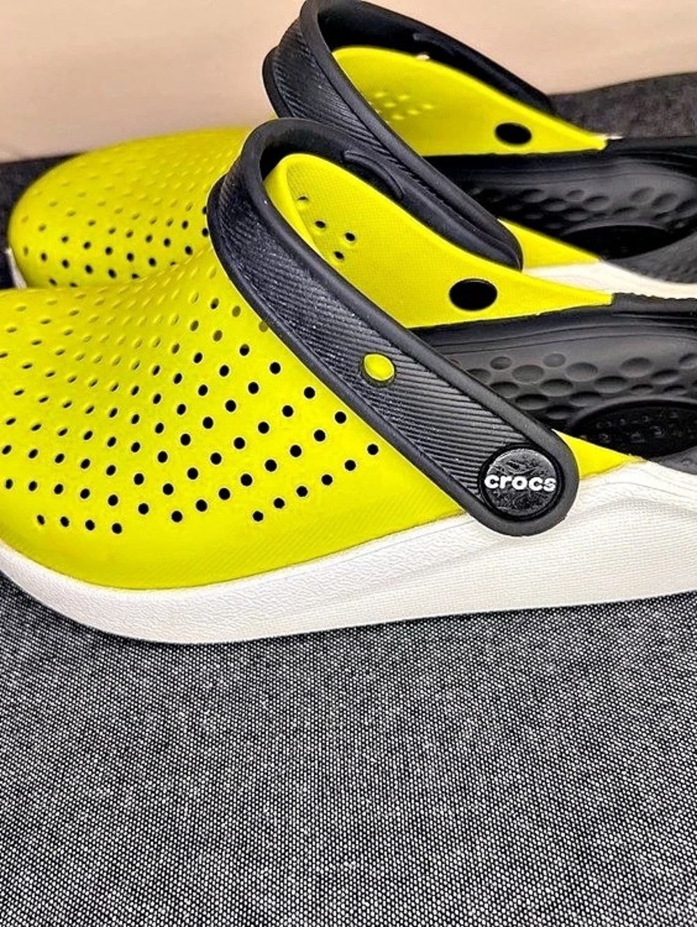 Crocs LiteRide Clog Yellow & Black Clogs